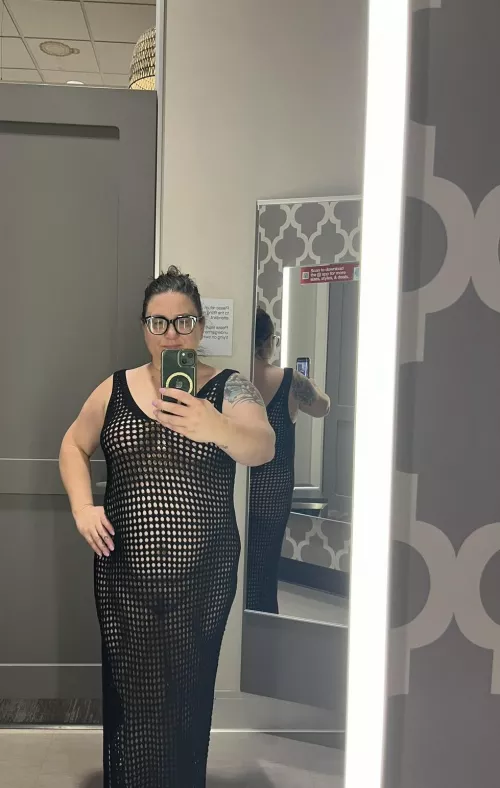 Dressing room pics when you’re around the corner 