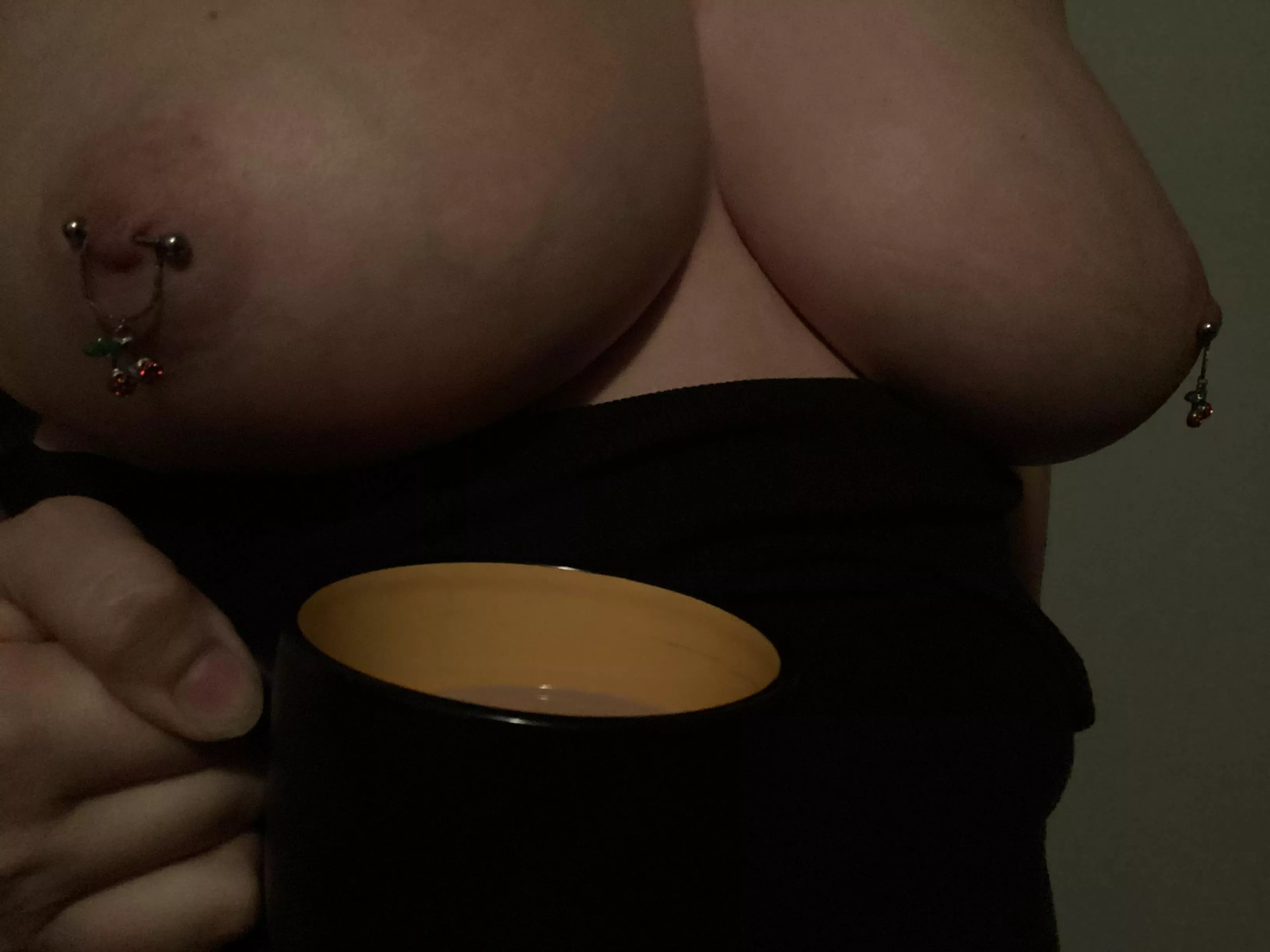 Felt like some cherries with Saturday coffee😉