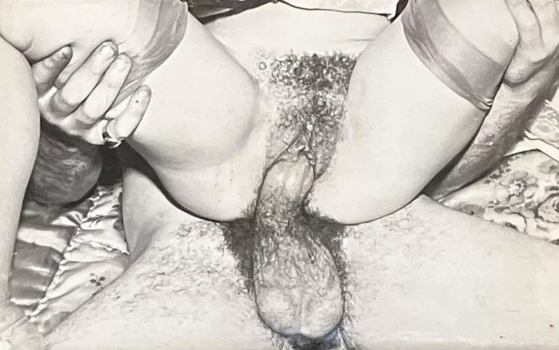 Filling her hairy hole