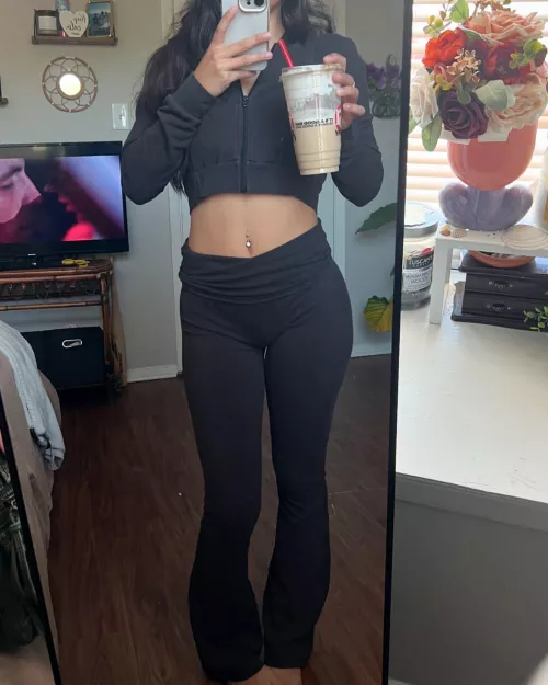 Force my little body to please u 