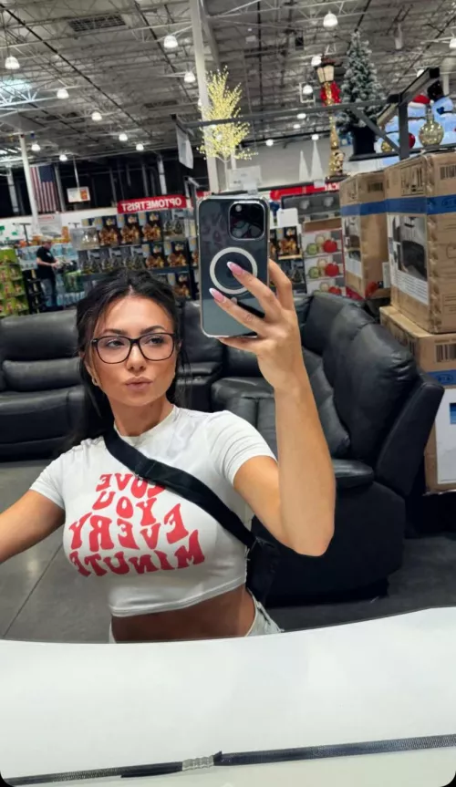 How is she so beautiful!?