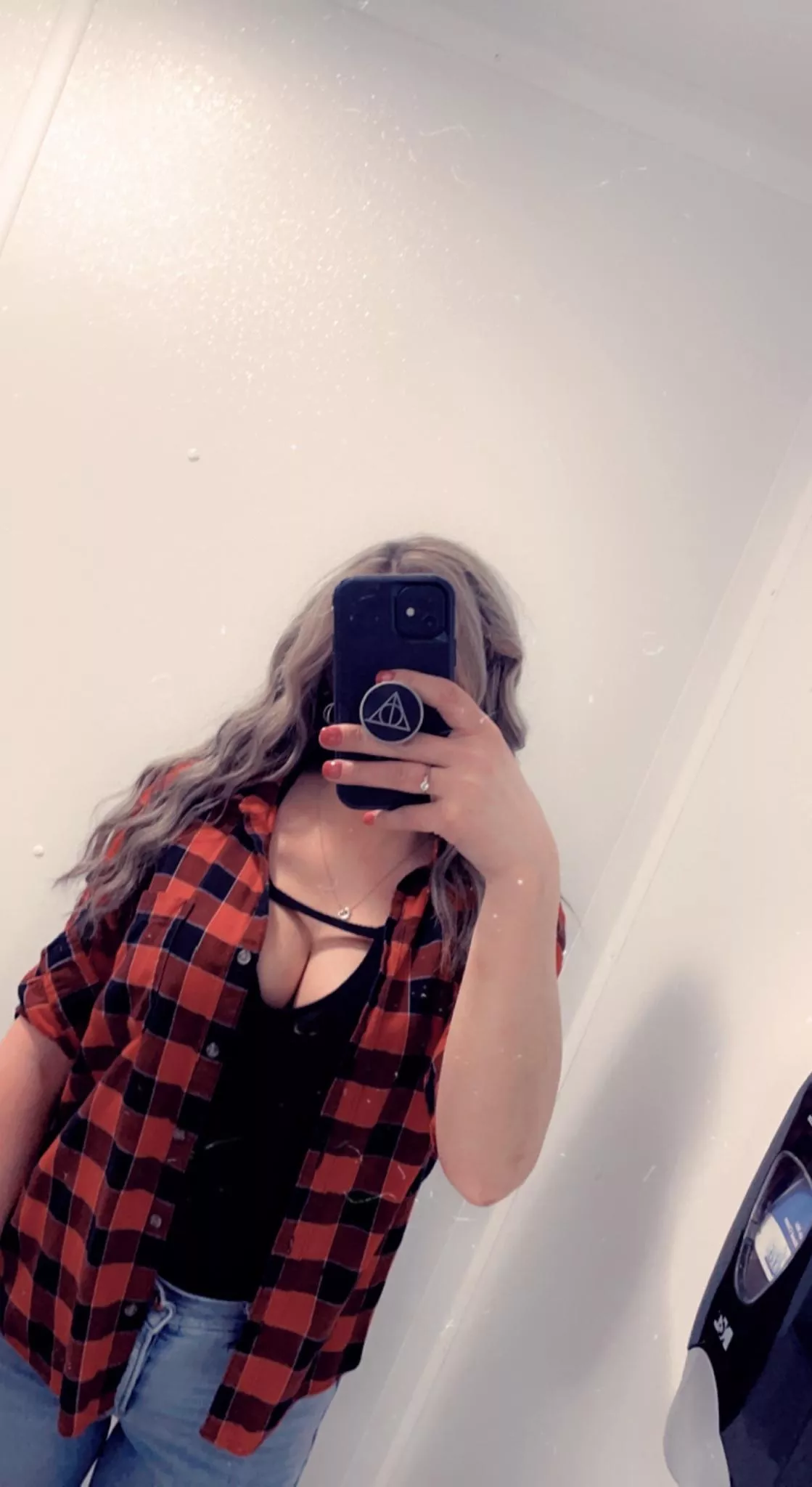 I love knowing I can show a tiny amount of cleavage and yet you're hard AF for a single mom