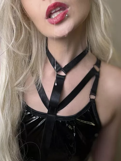 I love my spit fetish guys 