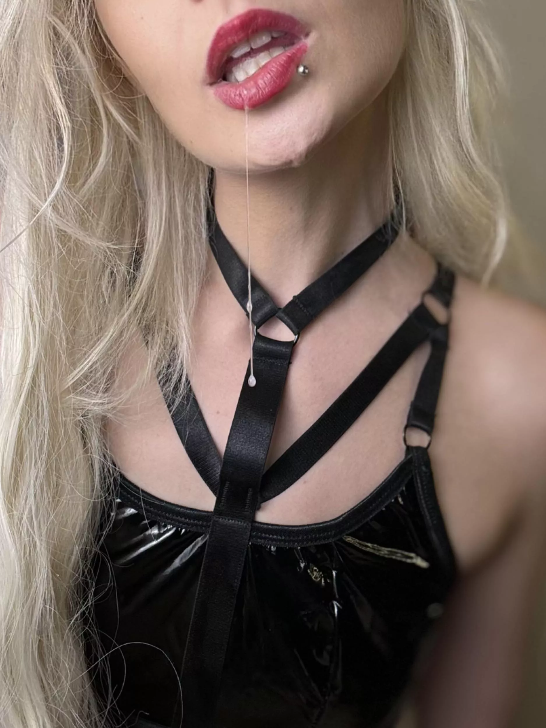 I love my spit fetish guys 