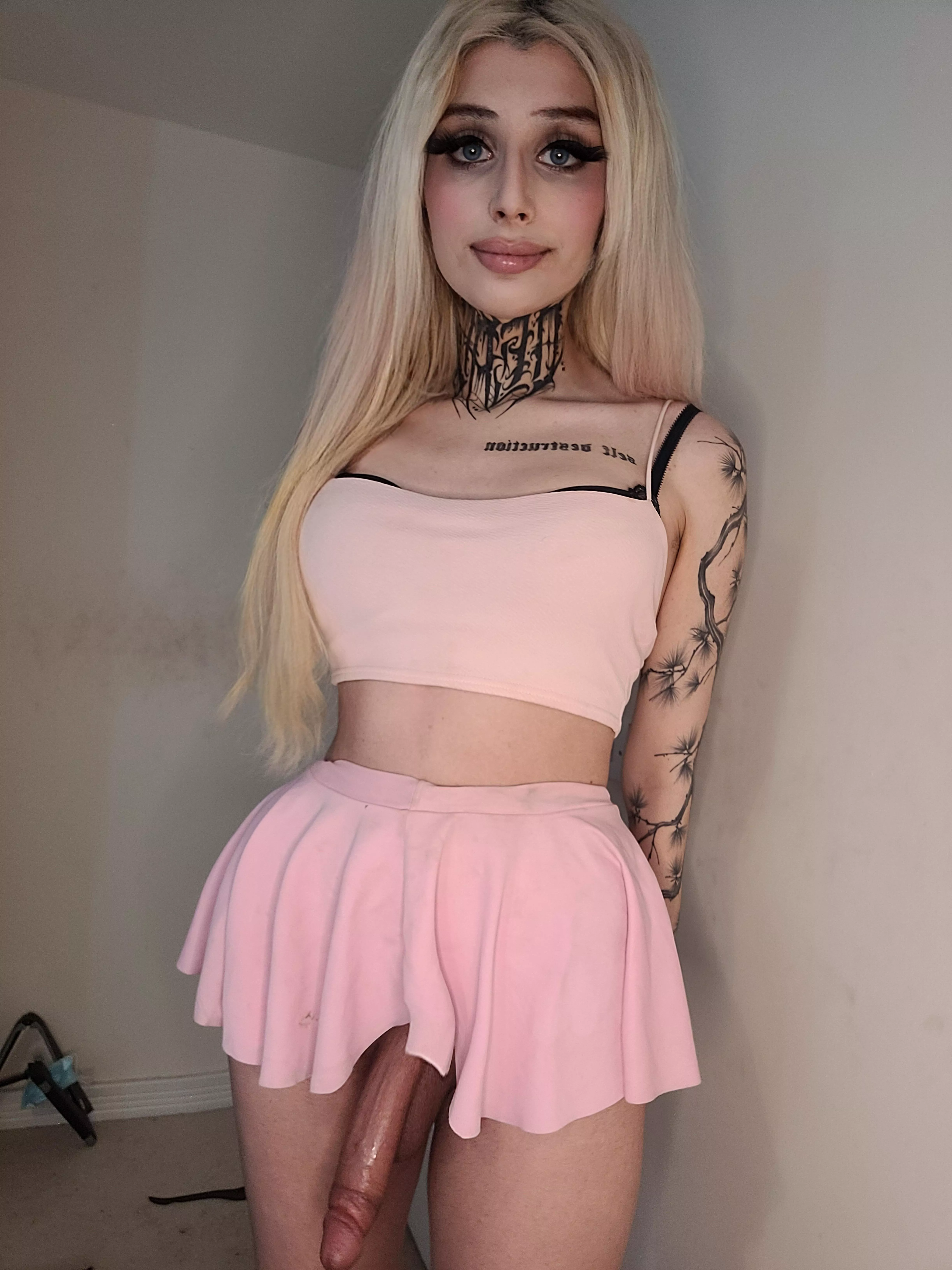 I need a someone who will always suck me off when I am wearing short skirts, is that you?