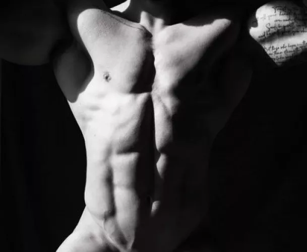 I only post restrained pics. I’m no whore.