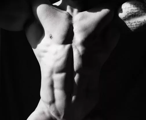 I only post restrained pics. I’m no whore.