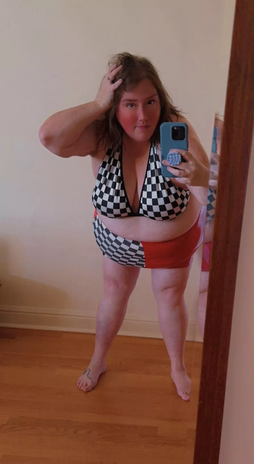 I want my nails done!  And I want you to pay!