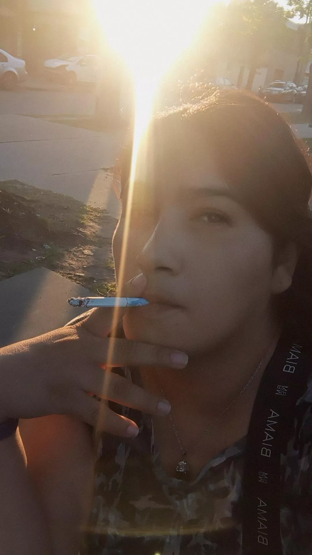 I want you to fuck me while I smoke under the rays of the hot sun no more than me!🍆