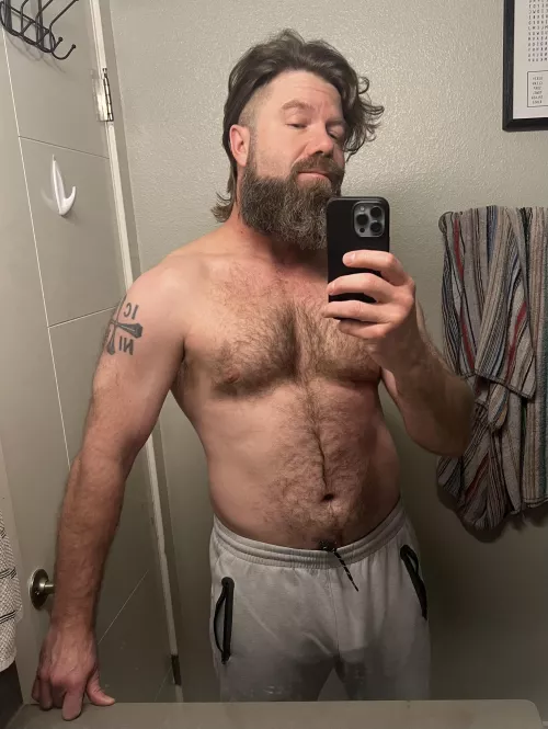 It’s almost gray sweatpants season 😀🙌🍆[45]