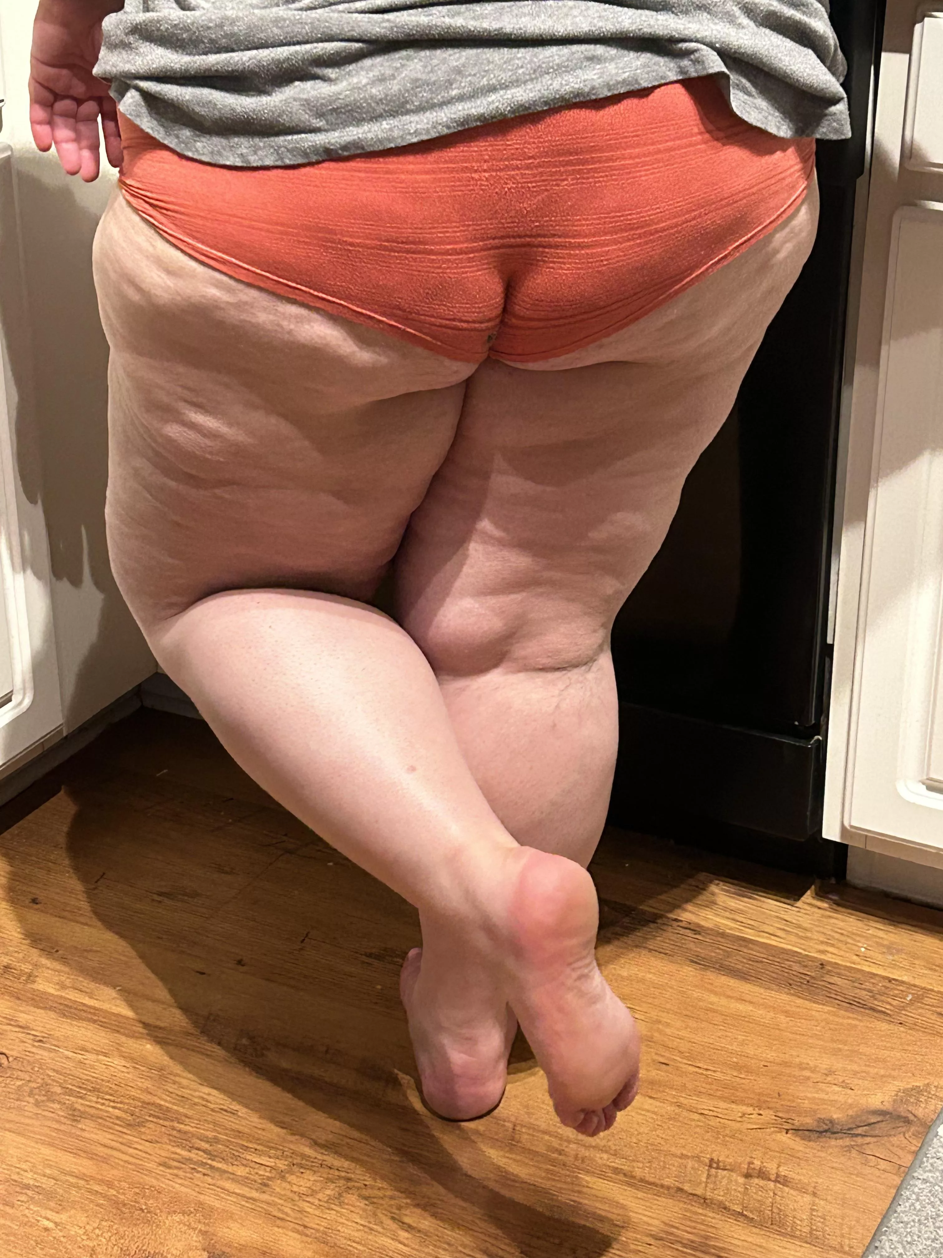 Let’s get the weekend started 😉🥵💋