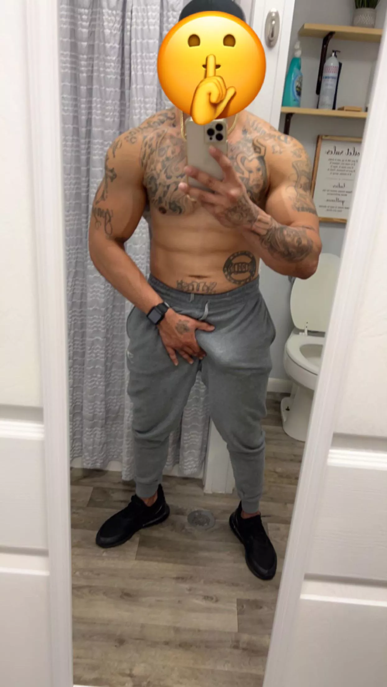 Let’s get this Saturday started hmu 💪🏽