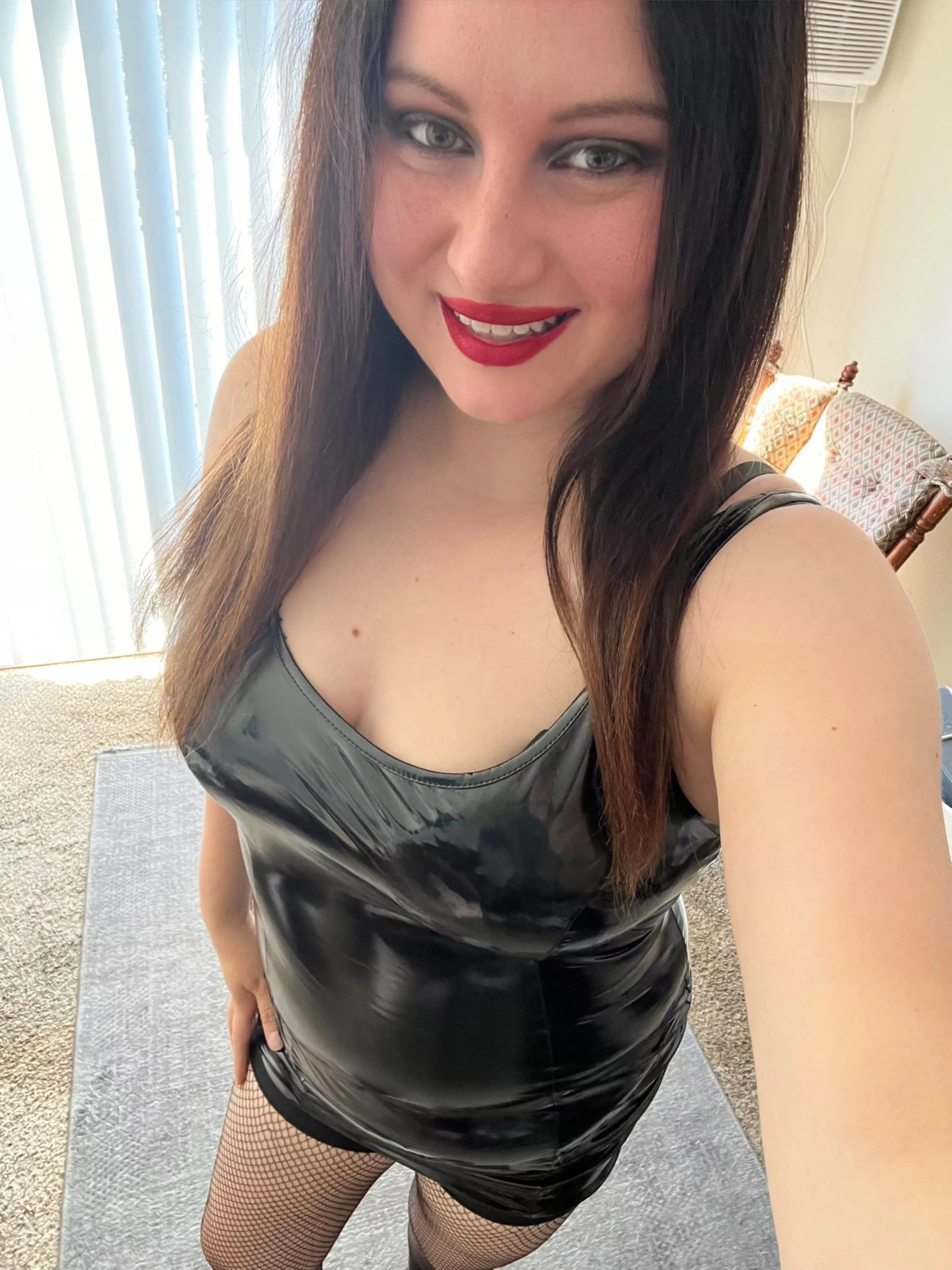 Milfs are sexy in black 