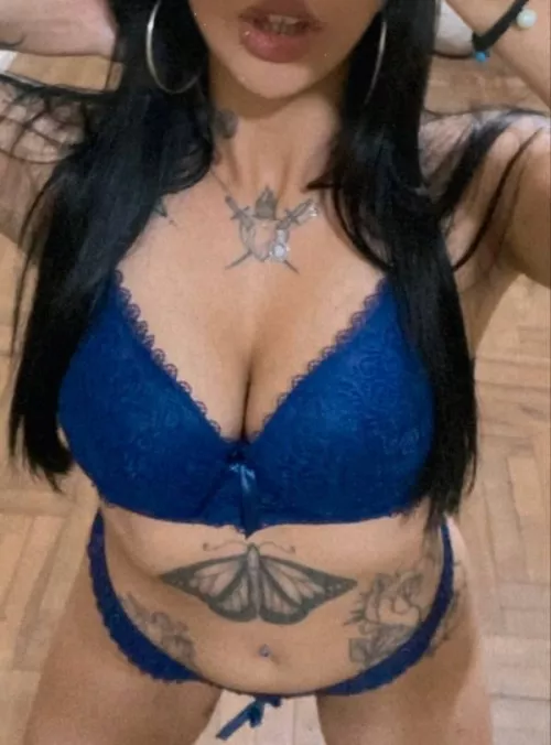 My face is an empty canvas, cum paint on it <3 