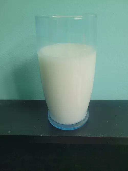 Nothing like a nice glass of warm milk 🥛 I pumped this in just 6 minutes.. 💦