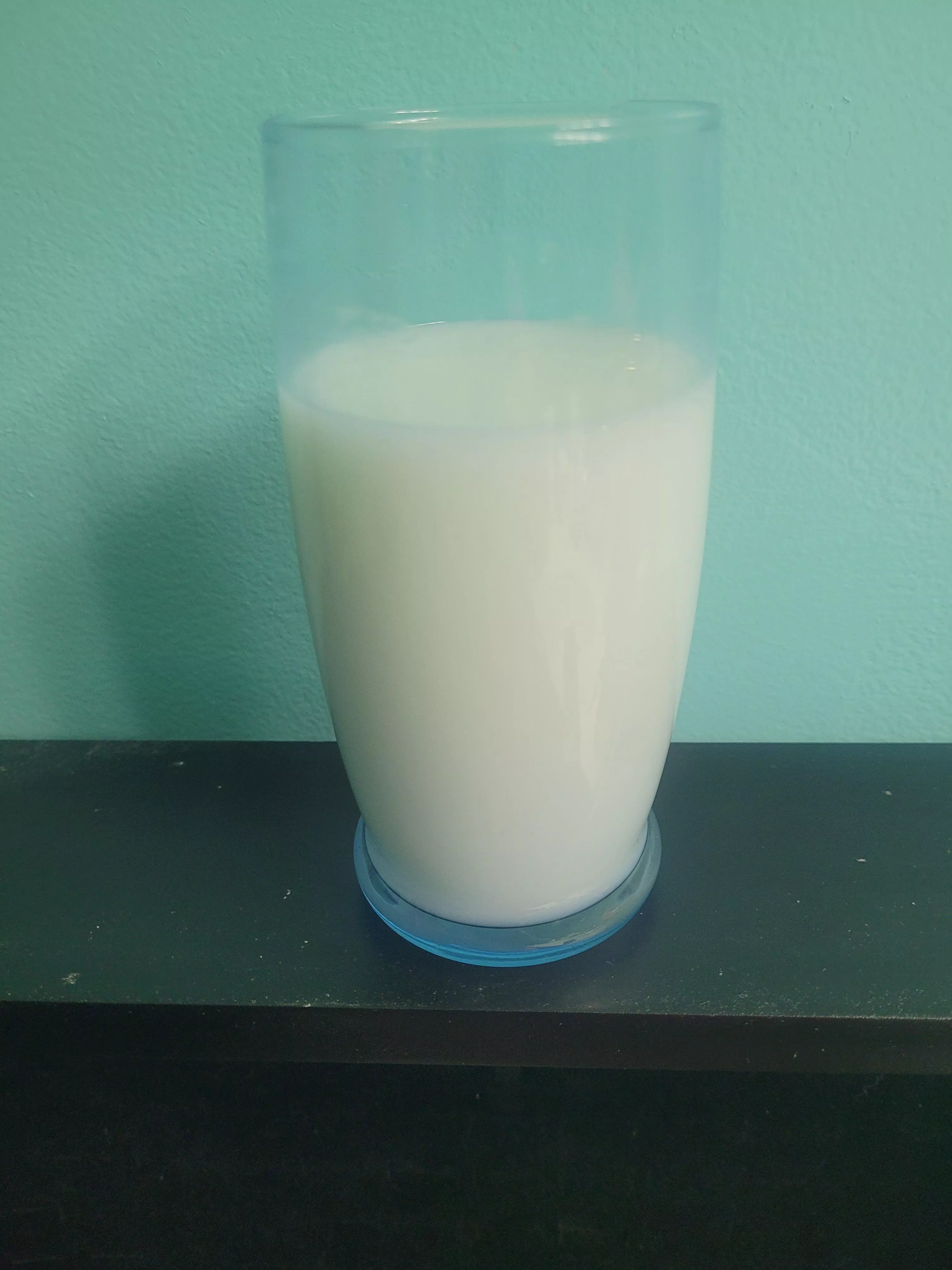 Nothing like a nice glass of warm milk 🥛 I pumped this in just 6 minutes.. 💦