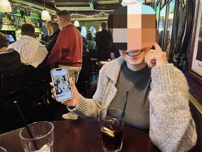 Reminder that I flash in bars