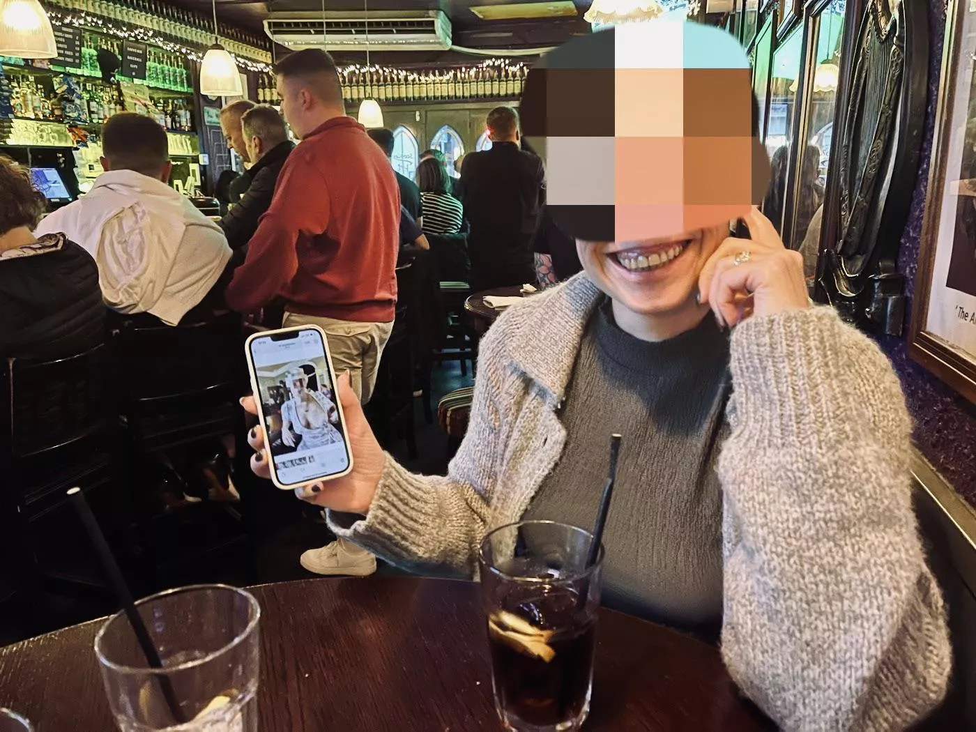 Reminder that I flash in bars