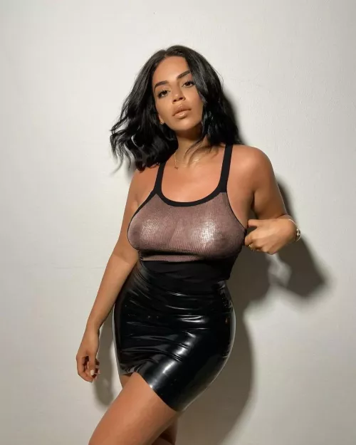 Selma Omari schijnt door