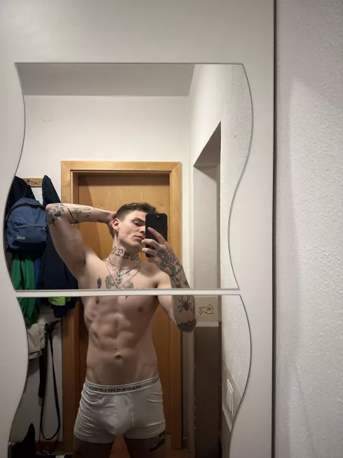 what did u notice first ?👀