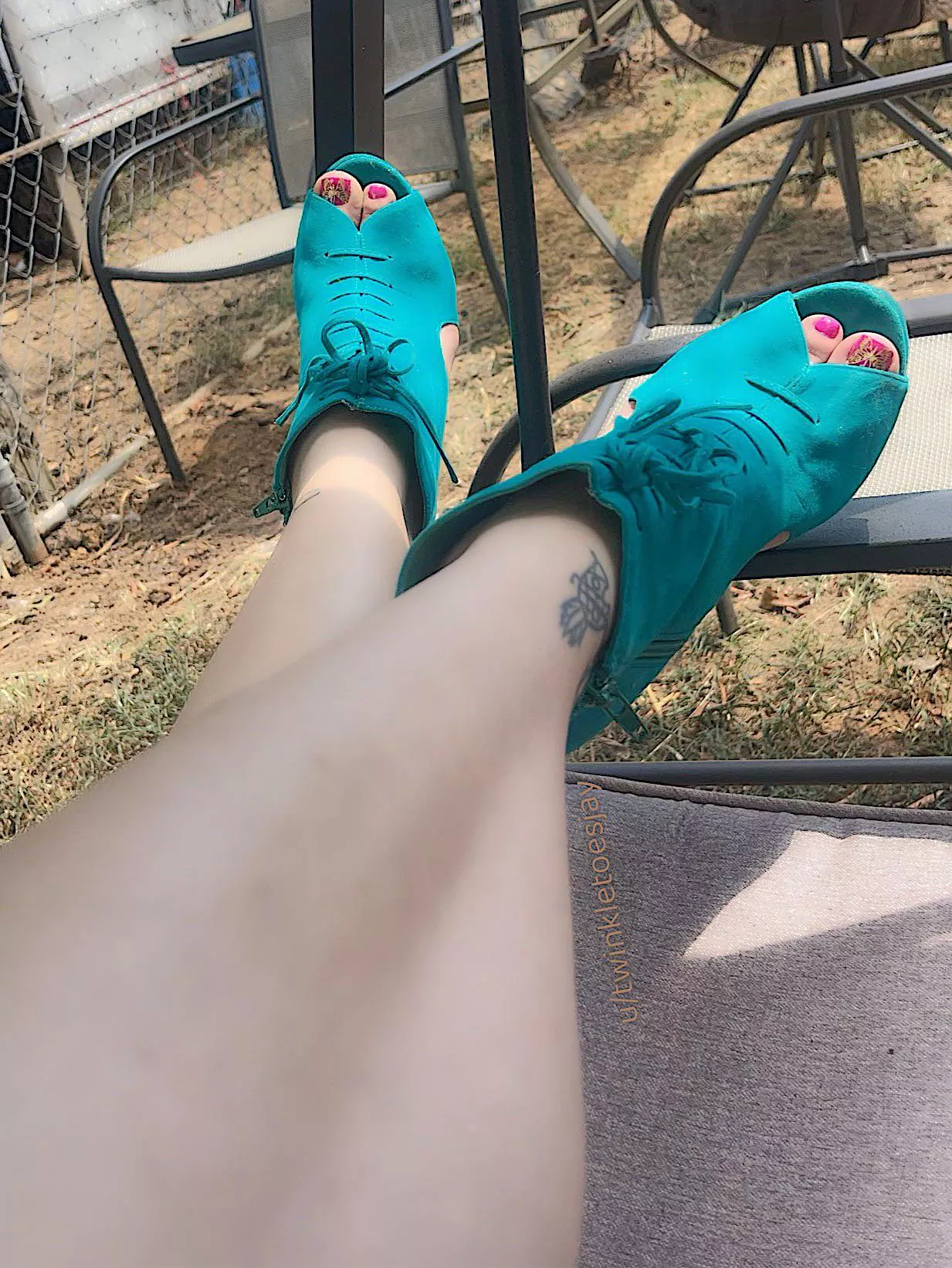 Where could you find a better combo, heels and sexy toes 🤩💕