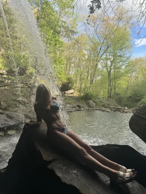 Who wants to see me dress up