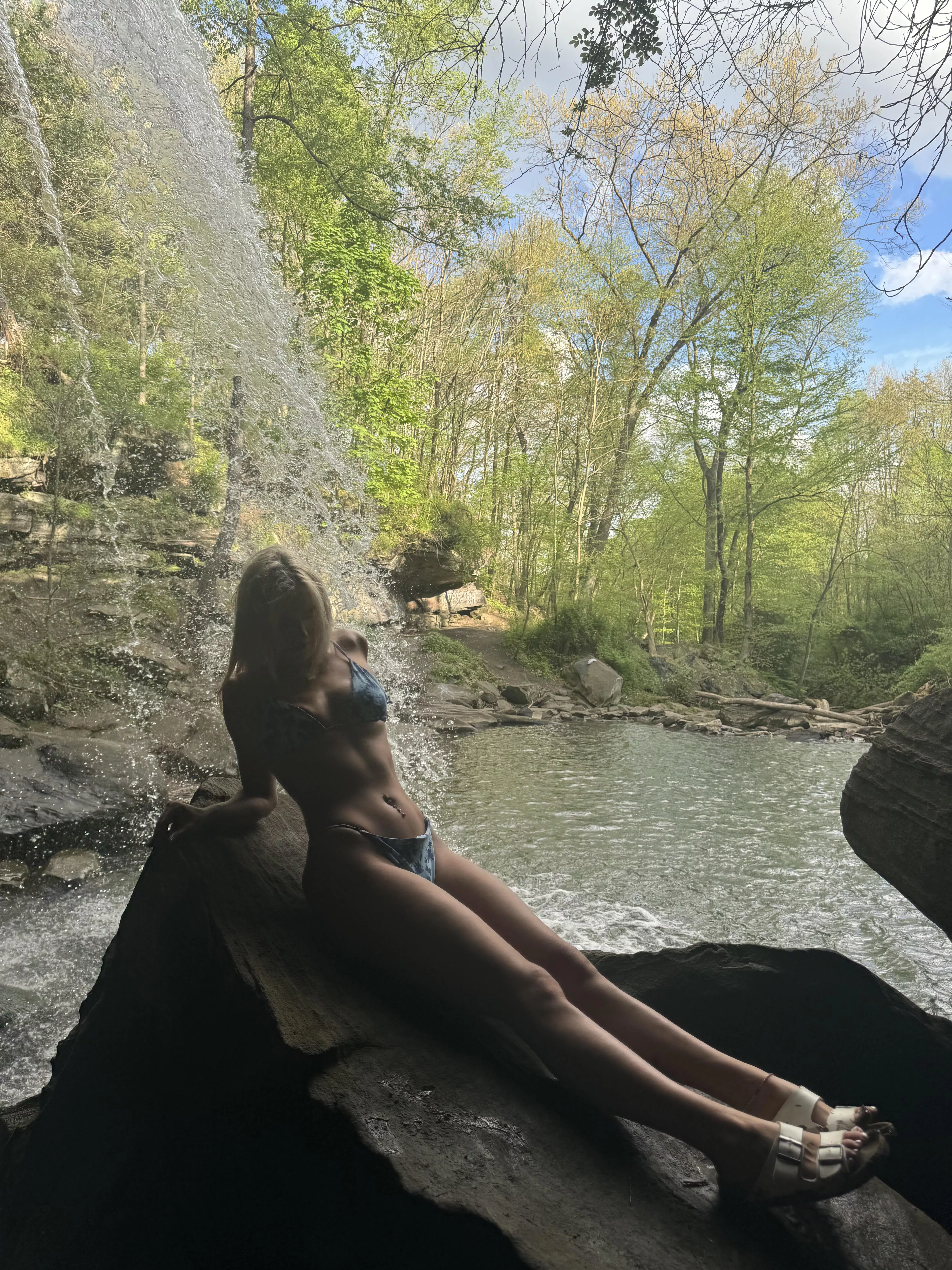 Who wants to see me dress up