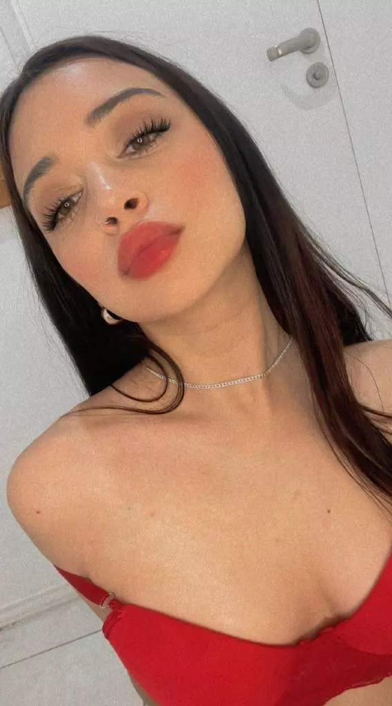 Your petite goth slut is ready for a fuck😚😚