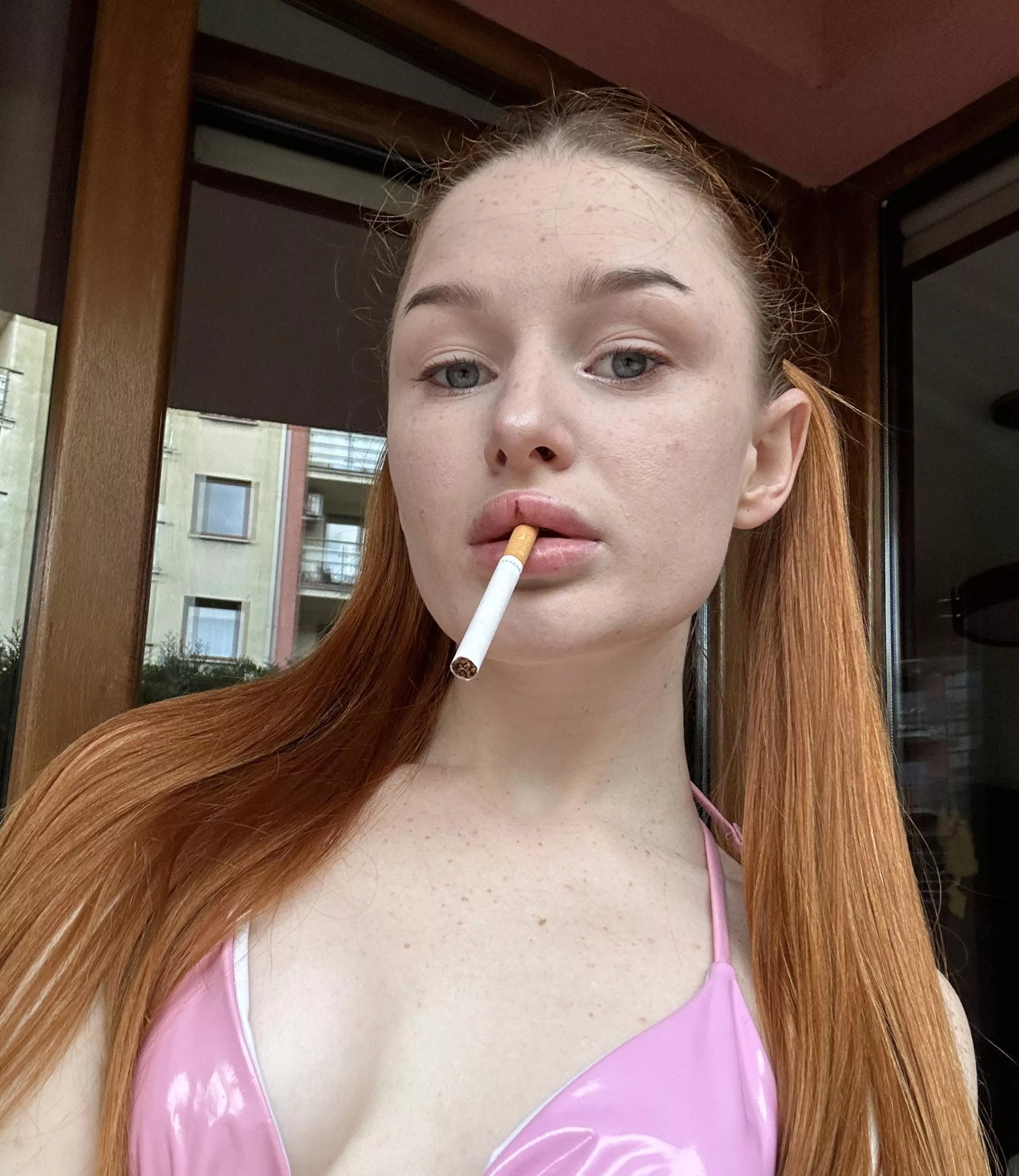 Youre turned on by the sight f me smoking