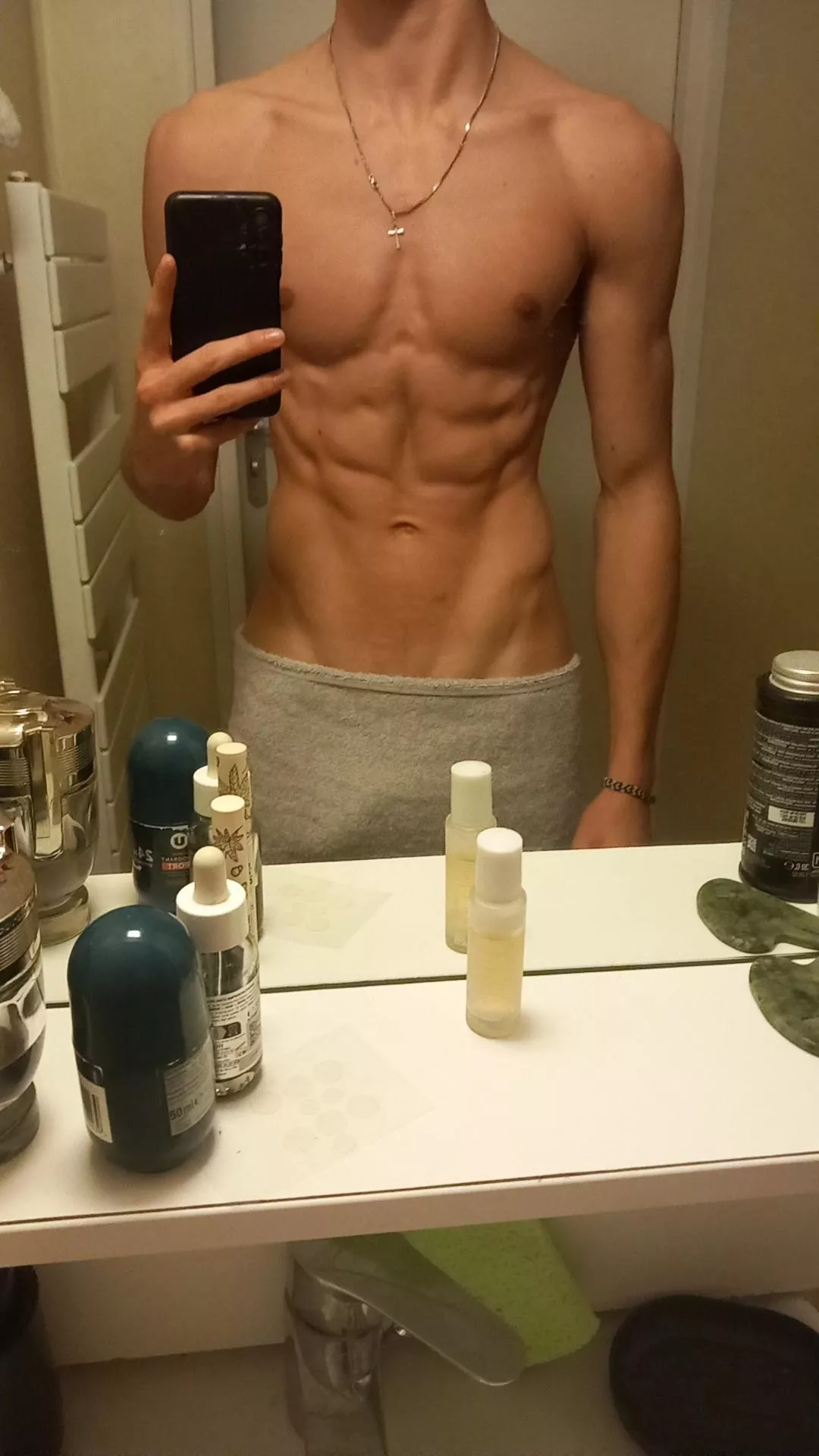 19 fit top, i need some femboys rn