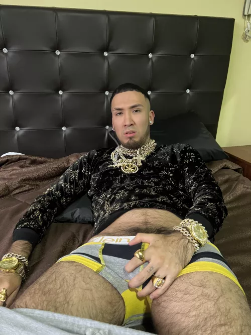 Any submissive bitch wanna spend the night with me today? This beds gonna burn haha Let the action begin 