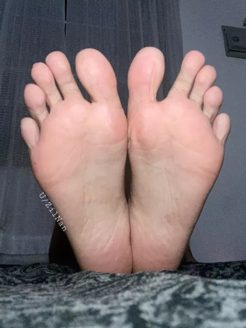 Be a good boy and tell me how you feel about my hot Filipina soles 😋