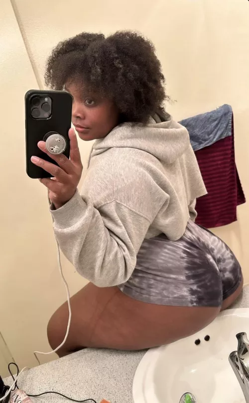 Booty Selfie 
