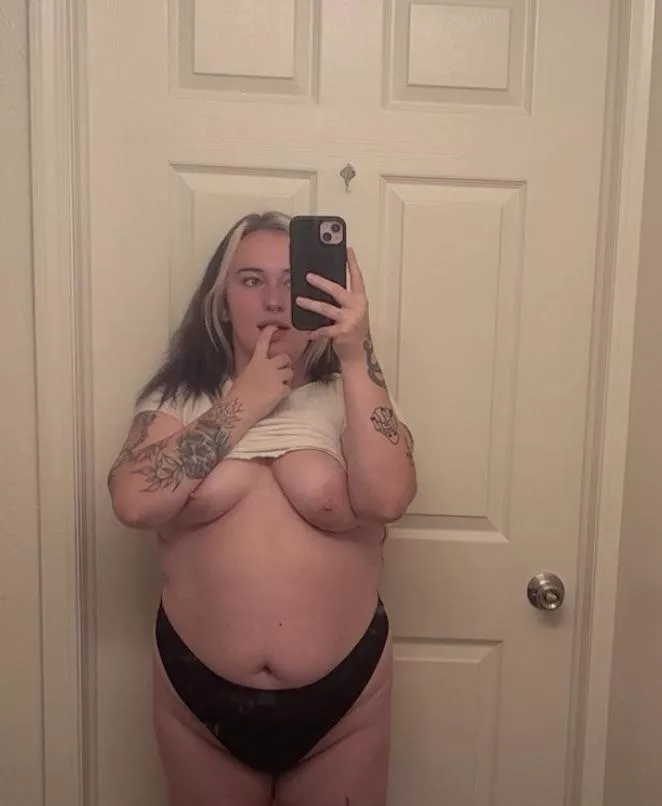 Chubby baby wants to get fucked😩
