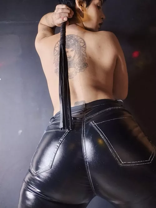 Come worship this huge ass.