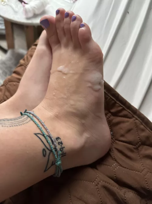 Cum on my feet 🦶🏼 