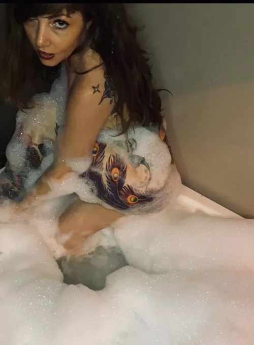 Cum play with me on my free OF! Tatted horney squirting queen! Love to do customs/sexting/video calls! 