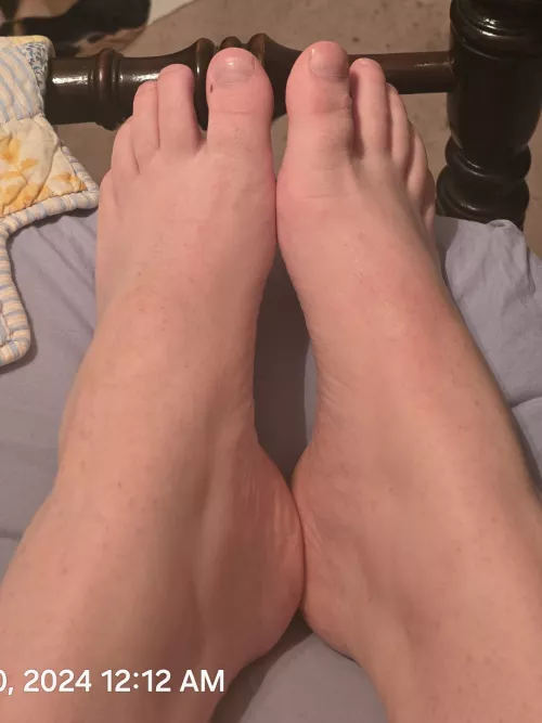 Cute feet in early transition