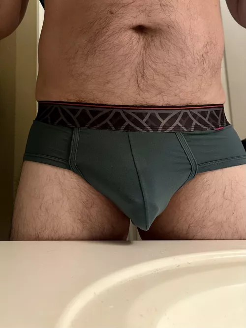  Do they look good on me? 