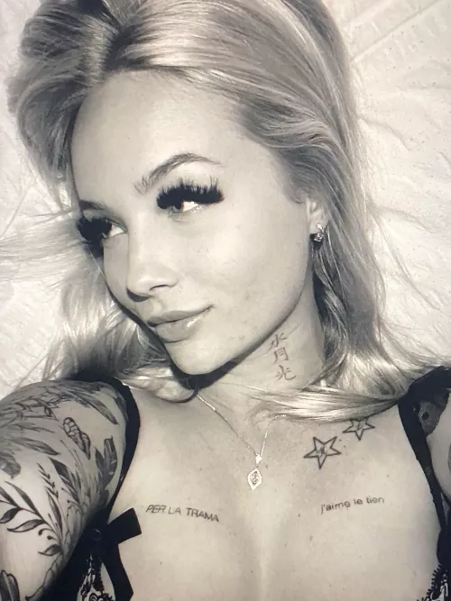 F23 just a bored blondie, wanna distract me right now babe? (Scotland) x