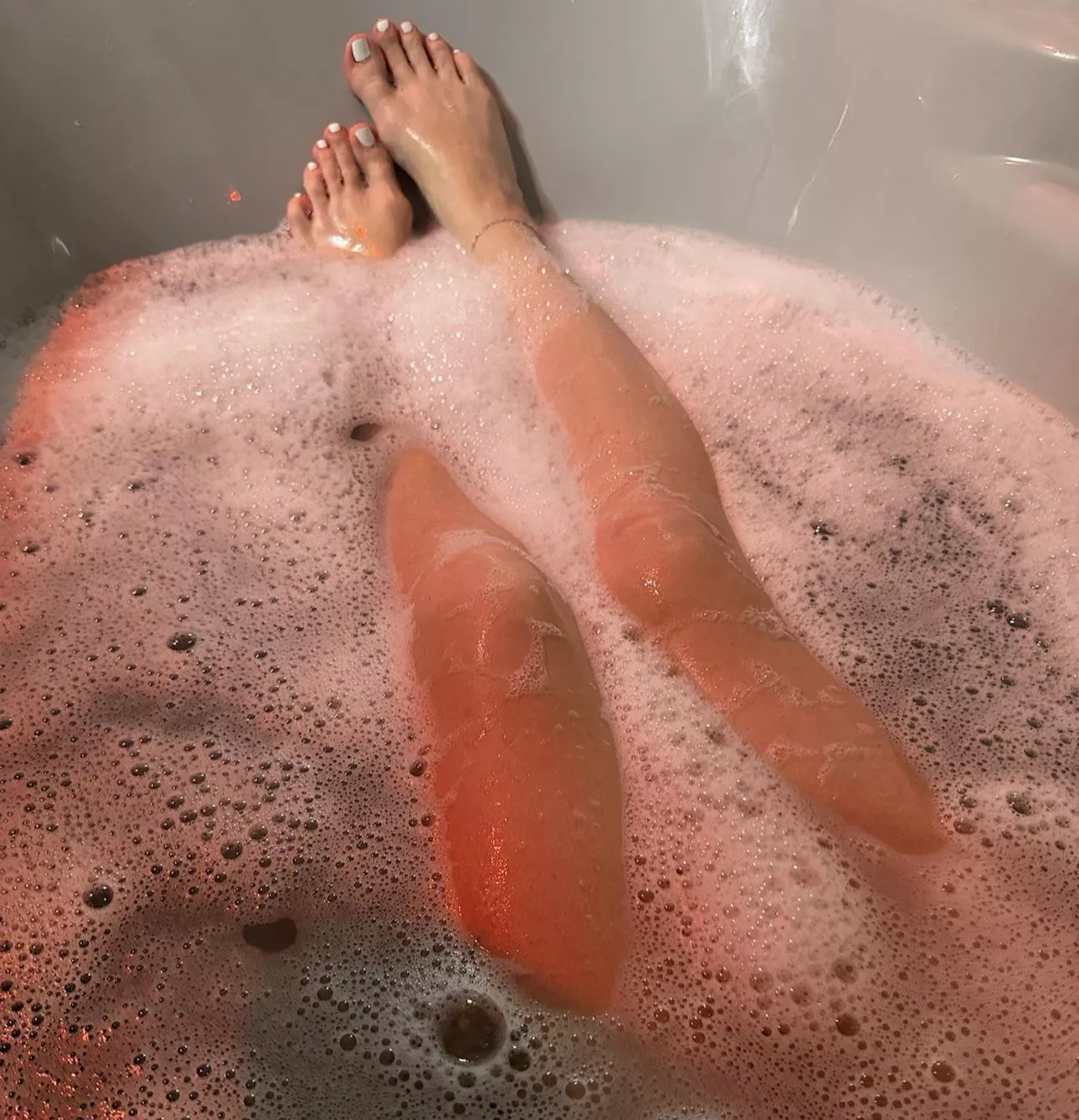 Feet,toes and legs, everyone’s dream 