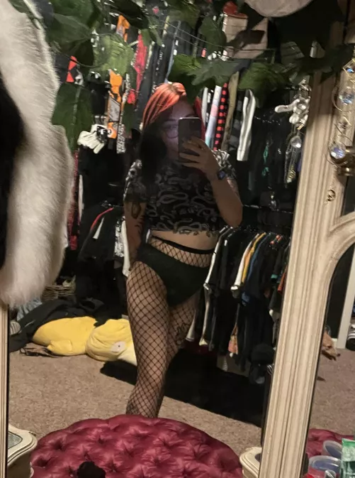 Fishnets & Legs 😍🥰