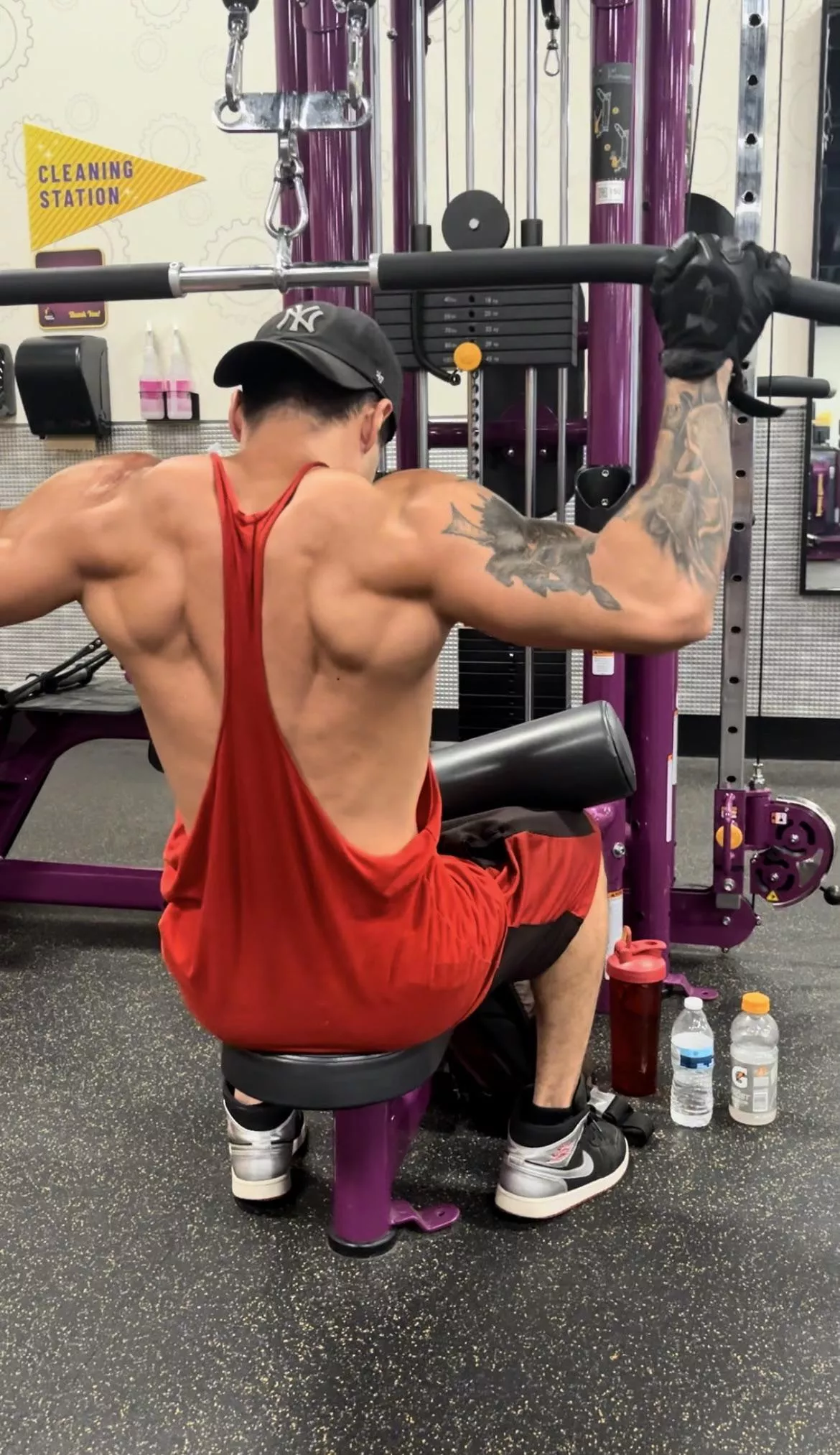 Got a nice back pump today, will need a massage next 😈🤭🤭