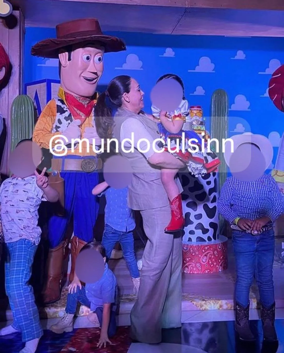 Griselda Lopez Perez (mother of Ovidio Guzman Lopez) at the 4th birthday party of Ovidio’s daughter Maria Joaquina Guzmán Meza (she’s holding her in the photo). This photo is from June 2023 