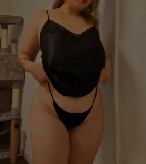 I hope you like a lil tummy and thick thighs 😋 