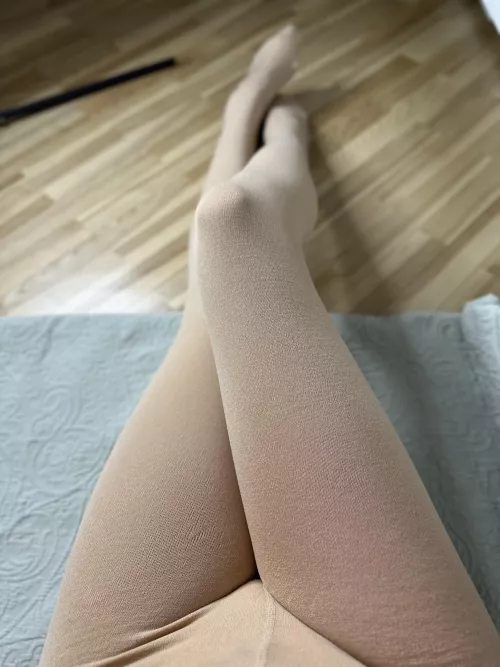 I like wear pantyhose without panties