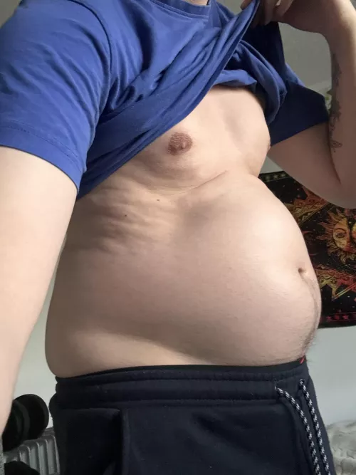 I never knew getting chubby would be so much fun. Next stop - obesity. Even my sweatpants are getting less roomy. Soon i will have nothing to wear lol 