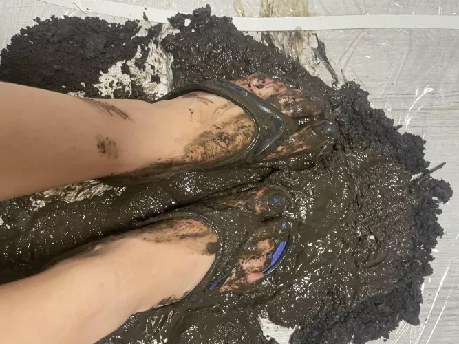 I played with some mud yesterday😌