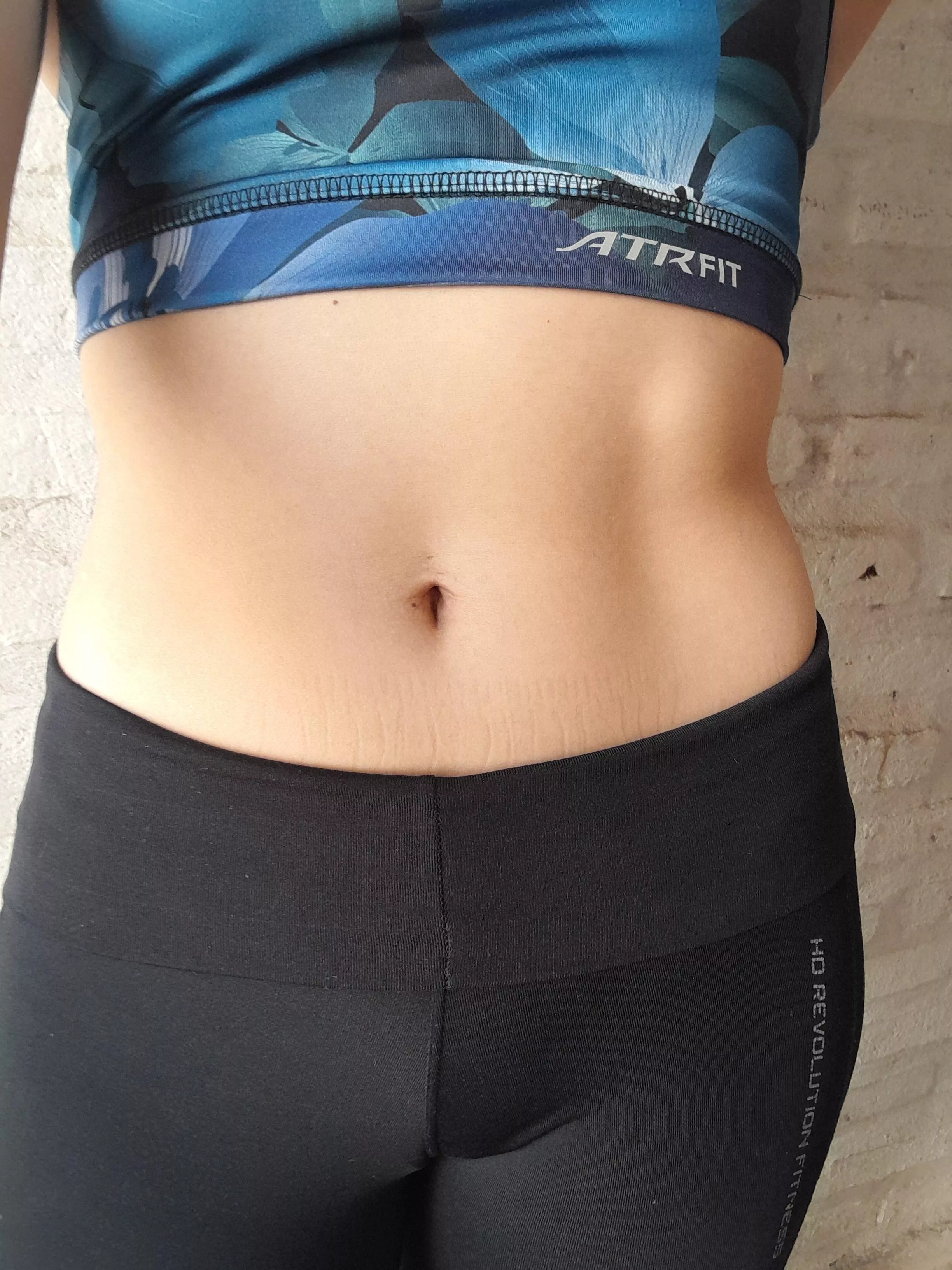 I would love to rub my belly button on your cock 