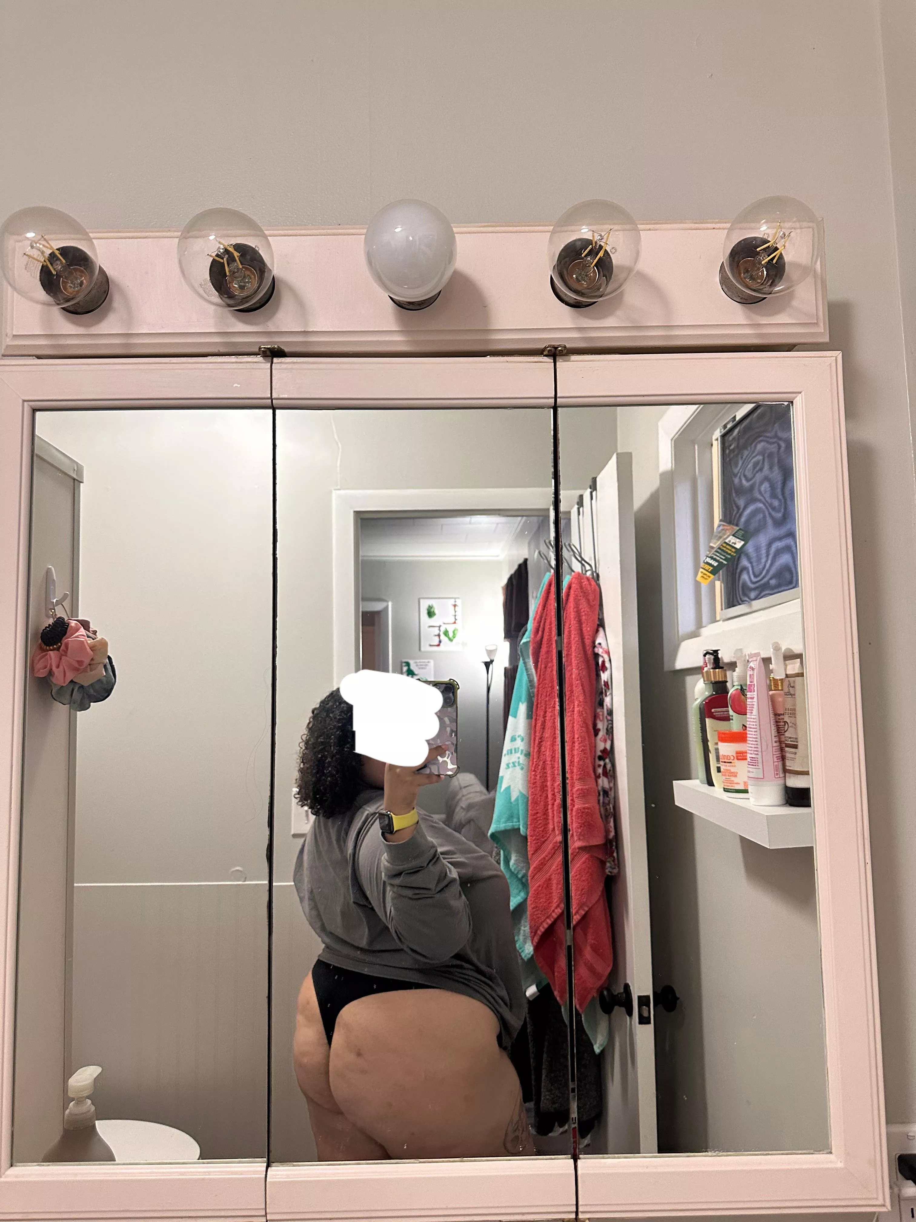 i’m 23, message me :) 